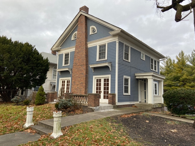 Building Photo - 556 E Fall Creek Pkwy N Dr