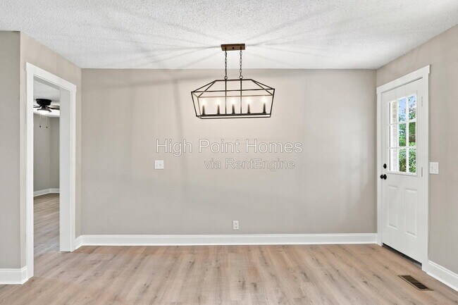 Building Photo - 114 Alpine Dr