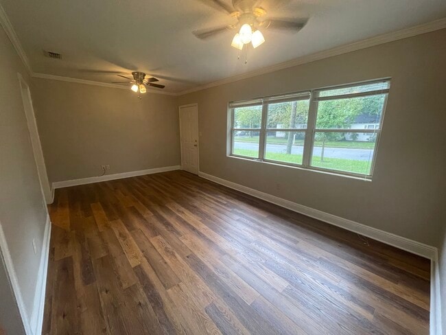 Livingroom - 124 W 4th Ave