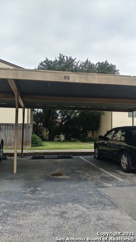 Building Photo - 8702 Village Dr