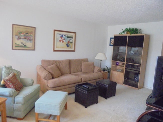 Building Photo - 2050  Hythe C   Boca Raton Fl 33434