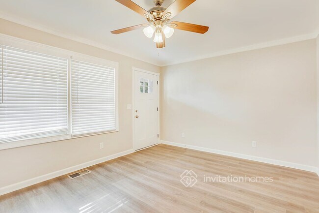 Foto del edificio - 116 Rosewood Dr