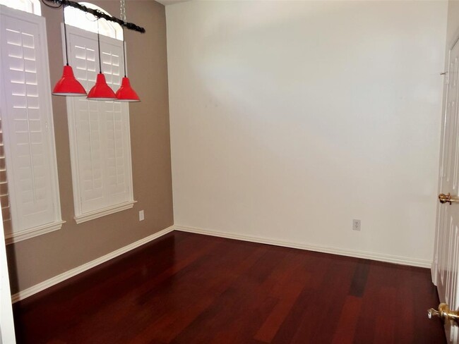 Building Photo - 122 Stonecreek Dr