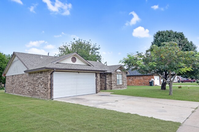 Building Photo - 2502 Savage Dr