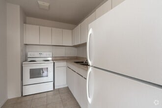 Building Photo - 150 The Donway W
