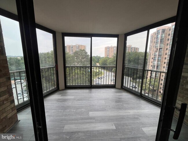 Foto del edificio - 5903 Mt Eagle Dr