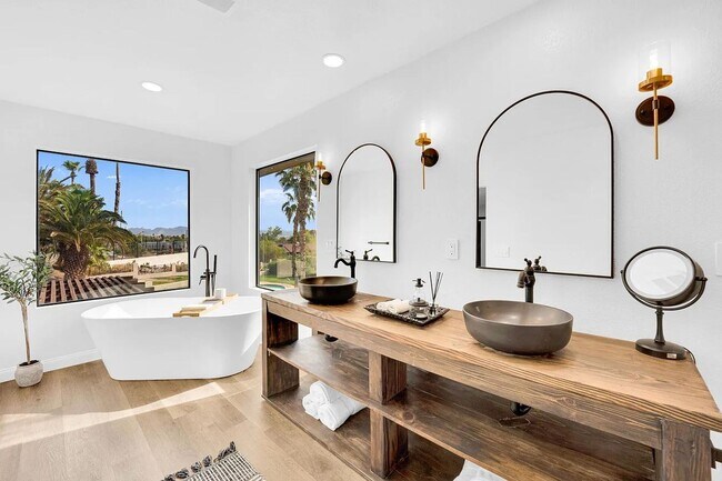 Building Photo - Spanish-style two-story residence with pan...