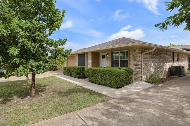 Building Photo - 1714 Shadowview Dr