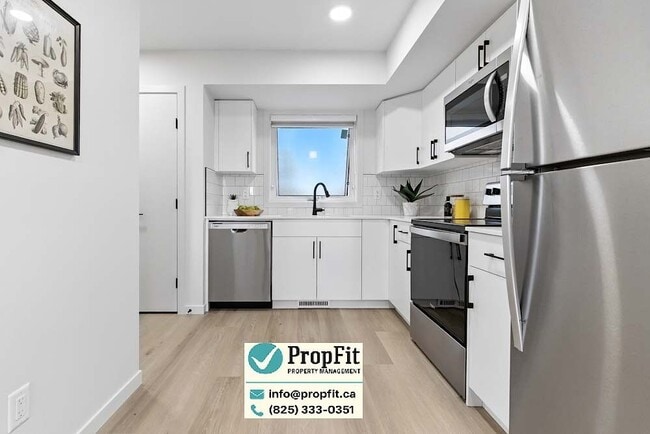 Building Photo - 7344 Klapstein Cres SW