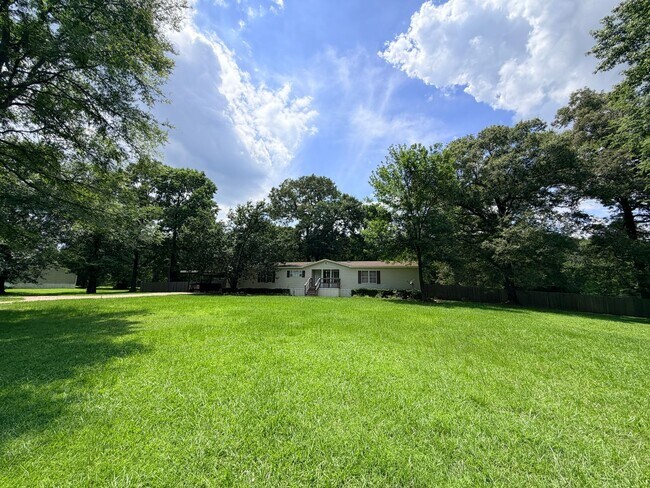 Foto del edificio - 7810 W Lakeshore Dr