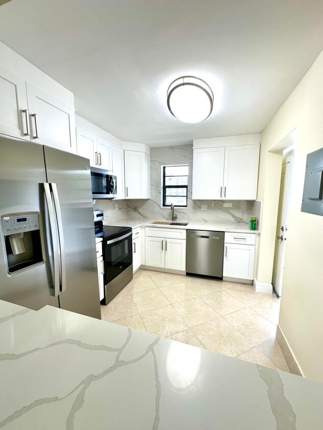 Primary Photo - 9440 SW 8th St