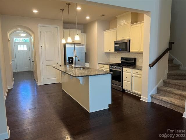 Building Photo - 9350 Glenburn Ln