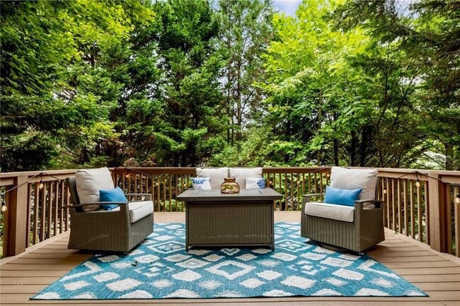 Foto del edificio - 313 Hidden Creek Ln