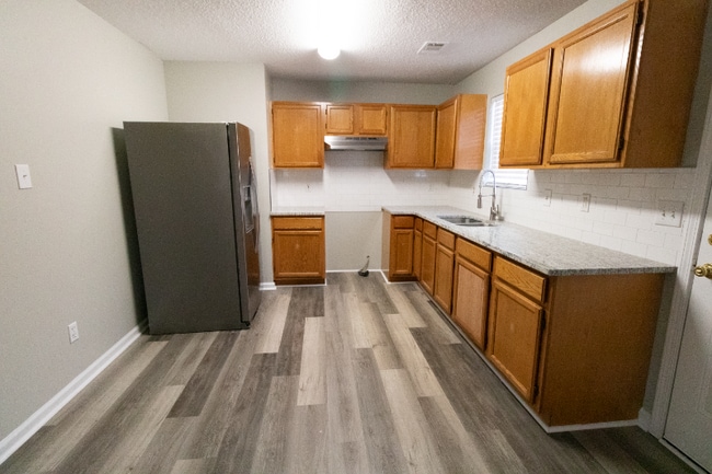 Building Photo - 507 King Dr