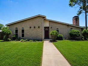 Building Photo - 610 Apache Dr