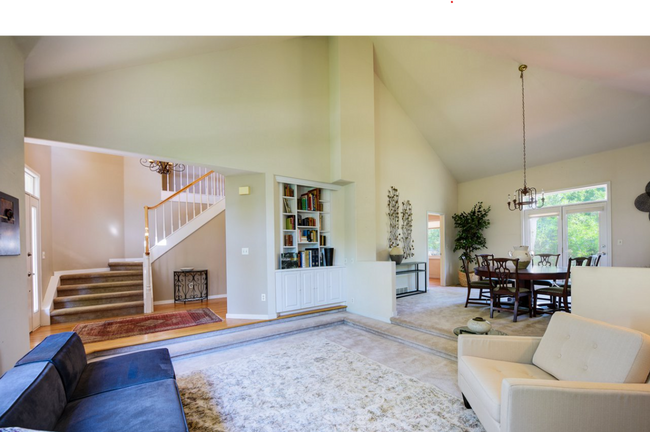 Building Photo - Bright & Spacious 4 Bed 3 Bath in North Bo...