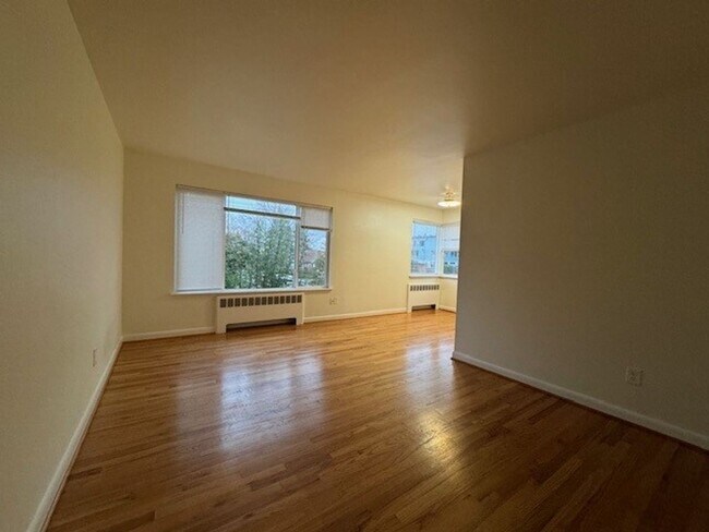 Foto del edificio - 4300 SW Seattle St
