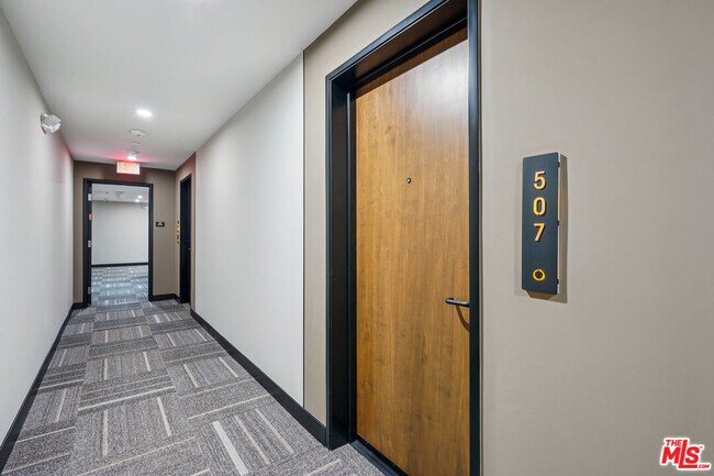 Foto del edificio - 10431 Santa Monica Blvd