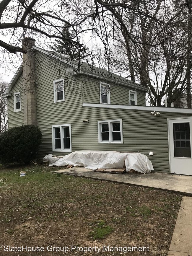 Building Photo - 1021 W Trindle Rd