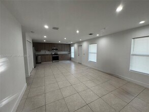 Building Photo - 605 NW 3rd Ave