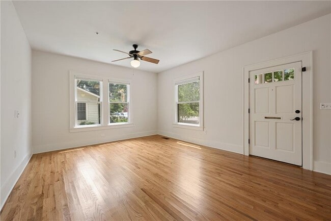 Building Photo - 2811 Hemphill Park