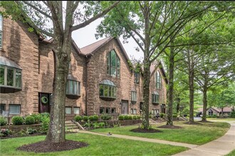 Building Photo - 10086 Mansion Dr