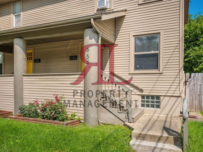 Foto del edificio - 954 Stanley Ave