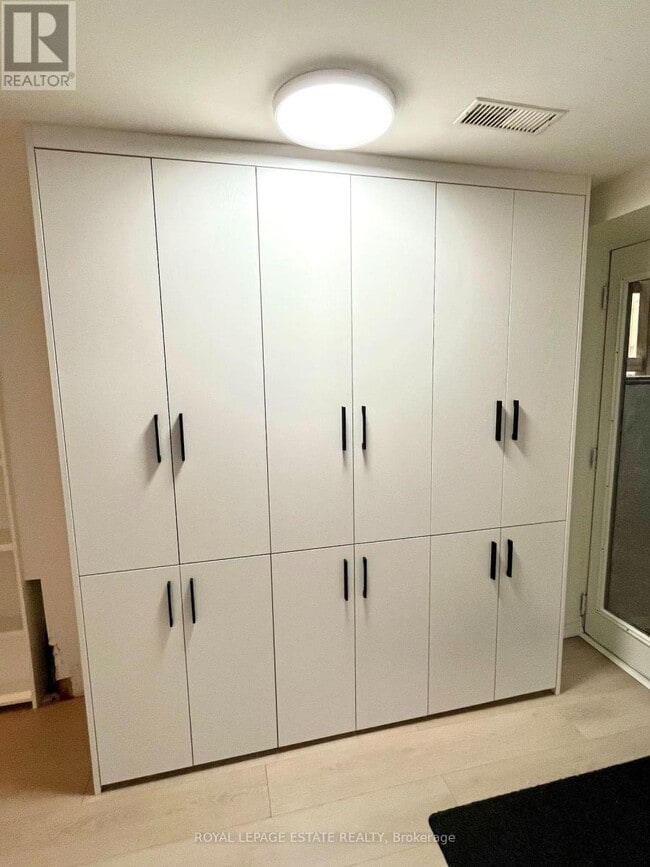 Photo du bâtiment - 5 Edgewood Gardens