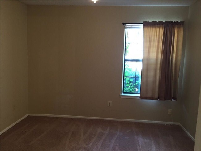 Foto del edificio - 319 Shady Valley Dr