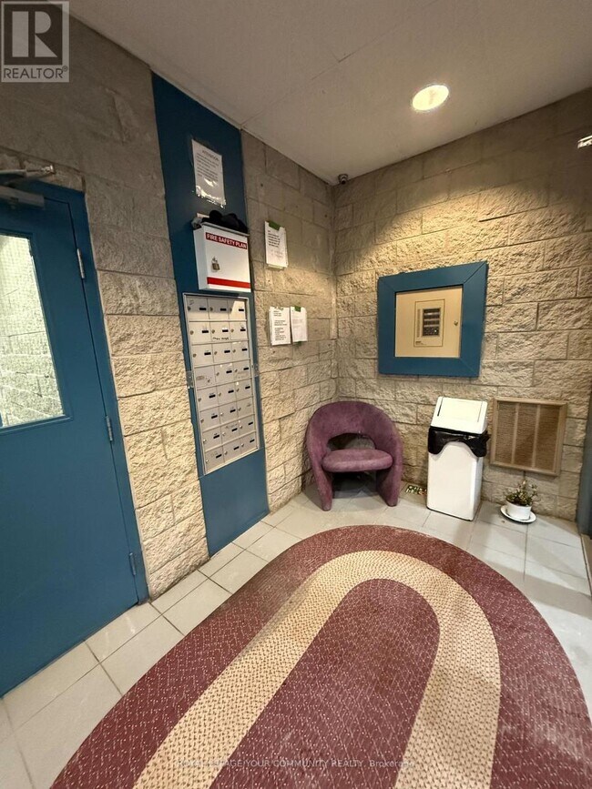 Photo du bâtiment - 72 Lake Ave