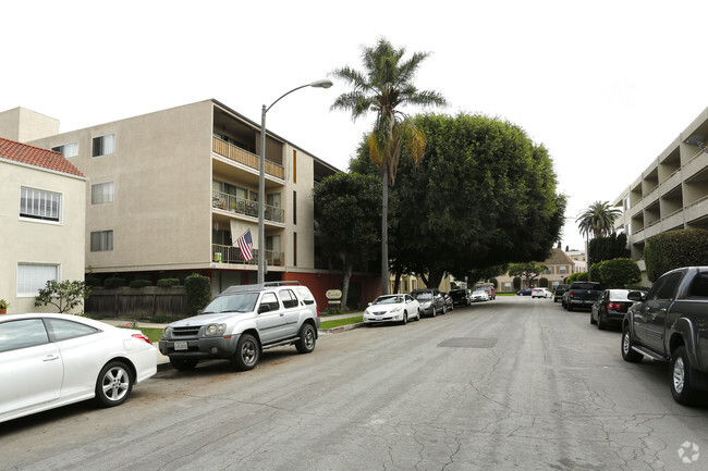 Building Photo - Euclid Apartments