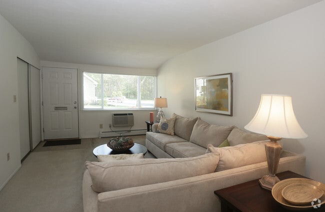 Building Photo - Villas at Pine Hills