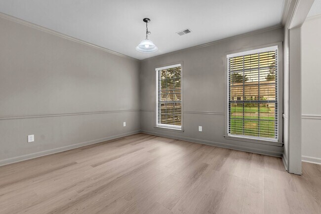 Building Photo - 6503 Evergreen Dr