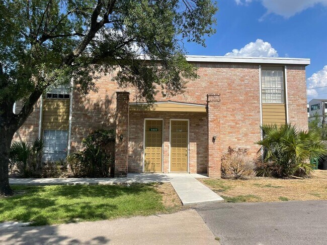 Building Photo - 5623 Val Verde St