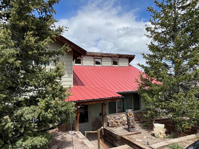 Foto del edificio - 1043 Cove Rd
