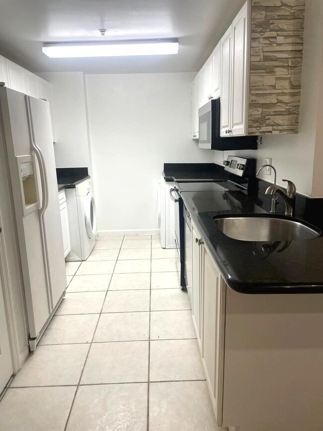 Foto del edificio - 2100 Greenview Shores Blvd