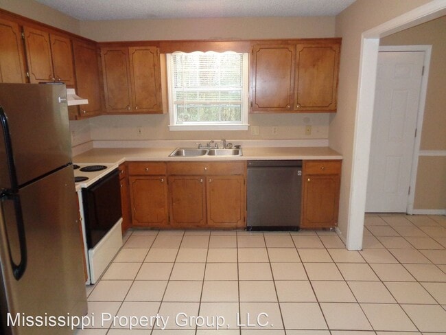 Building Photo - 3 br, 3 bath House - 1008 Creekside Place