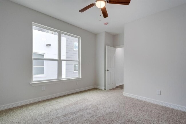 Building Photo - 5528 Larkin St