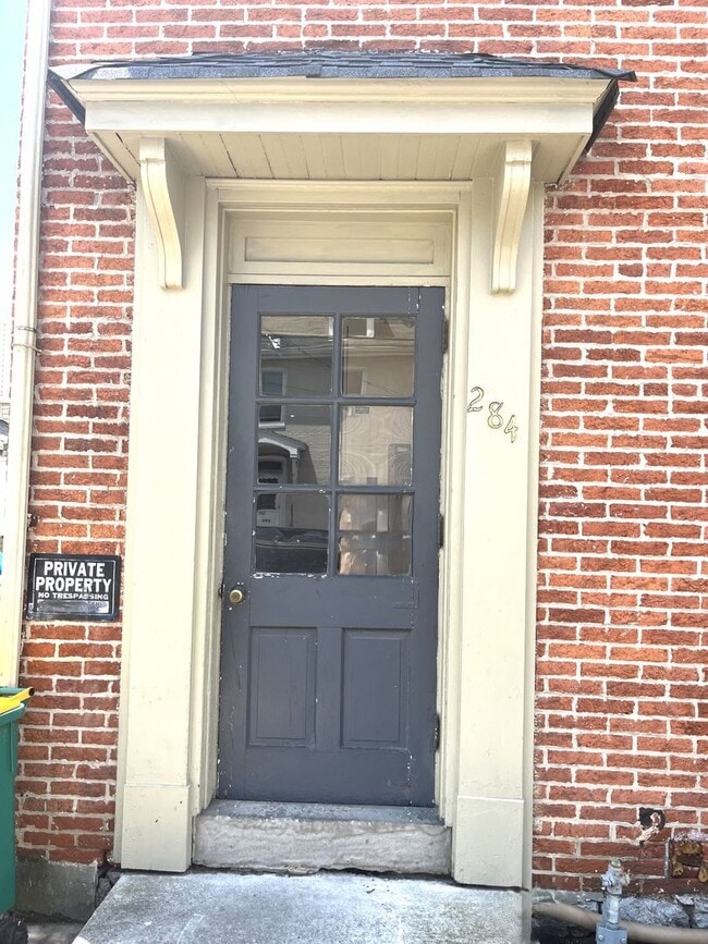 Building Photo - Second-Floor 2 Bedroom / 1 Bathroom Apartm...