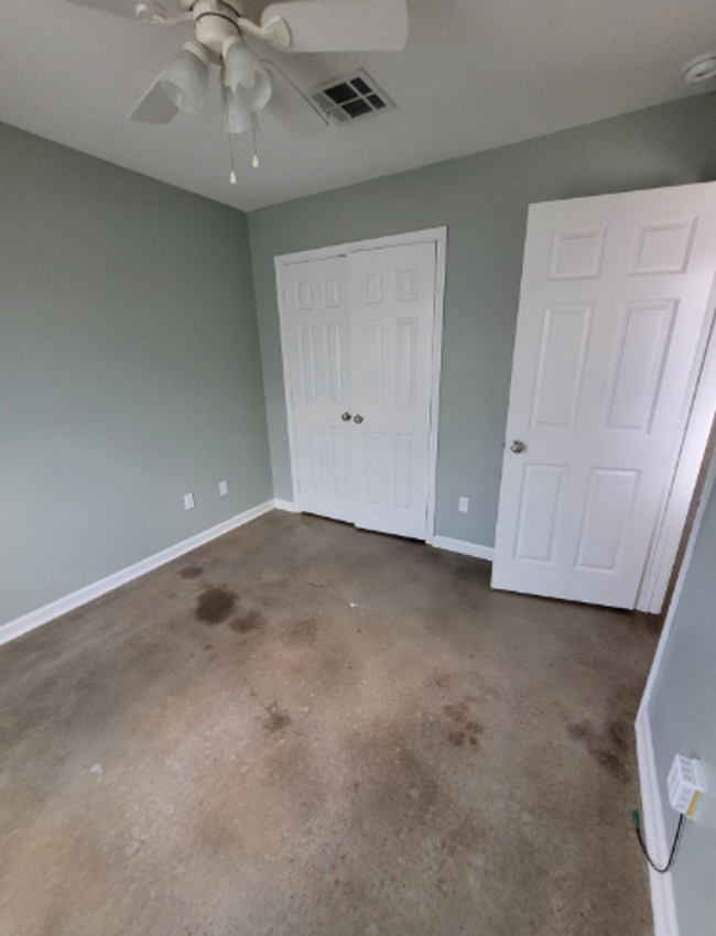 Building Photo - 1602 Dehart Dr