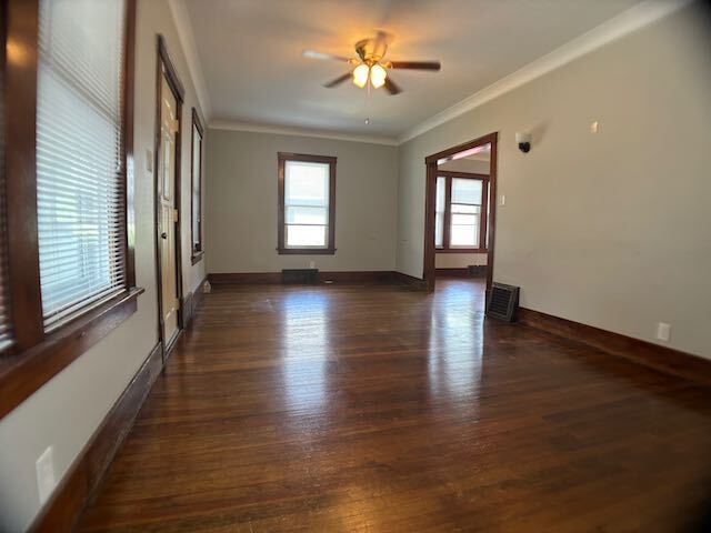 Building Photo - 2402 W Rohmann Ave