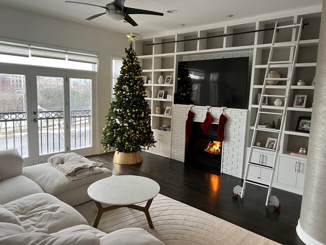 Foto del edificio - 937 N Willard Ct