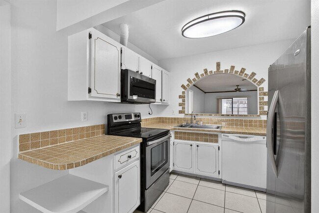 Building Photo - 11925 Suellen Cir