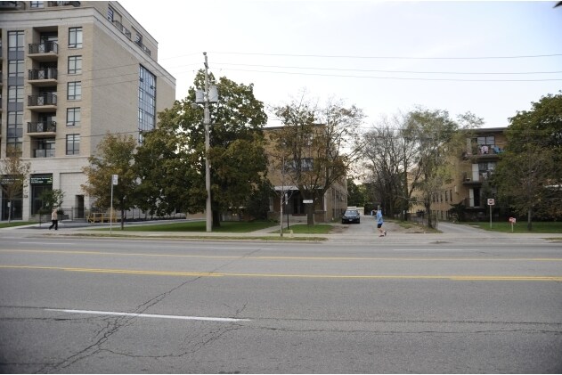 Photo du bâtiment - 680 Sheppard Ave E