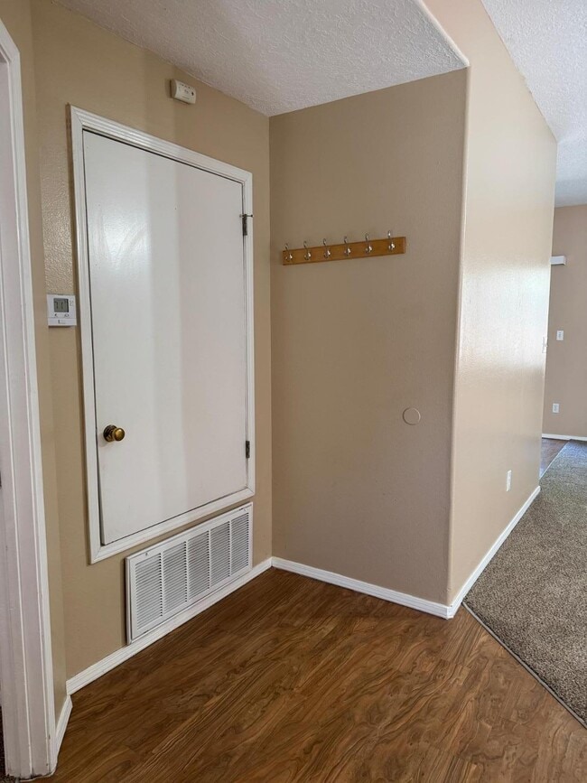 Building Photo - 256 Glenridge Park Ln NE