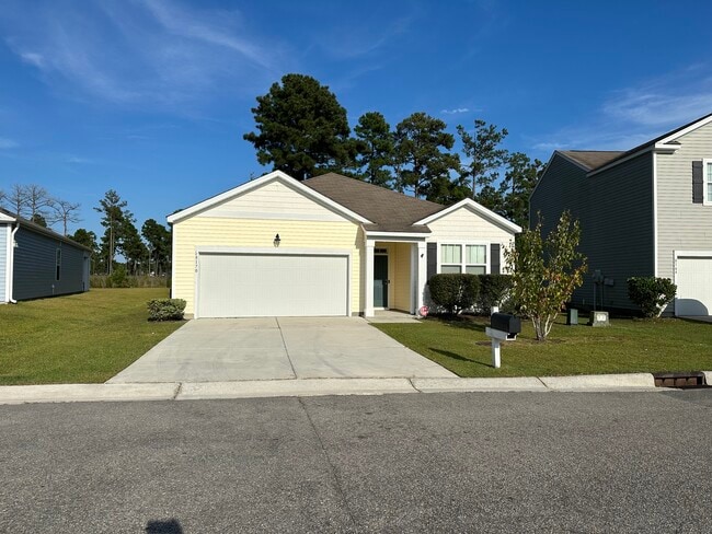 Building Photo - 8170 E Highcroft Dr NE