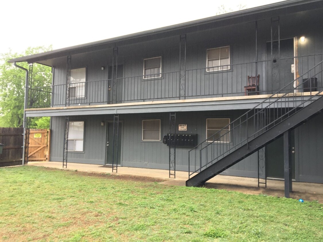 Foto principal - 425 W Avenue C