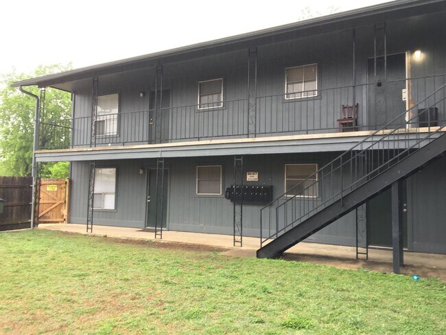 Building Photo - 425 W Avenue C