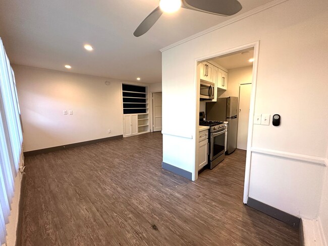 Building Photo - 7100 Ramsgate Ave
