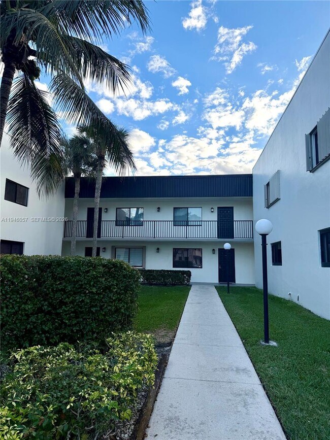 Foto del edificio - 9920 NW 68th Pl